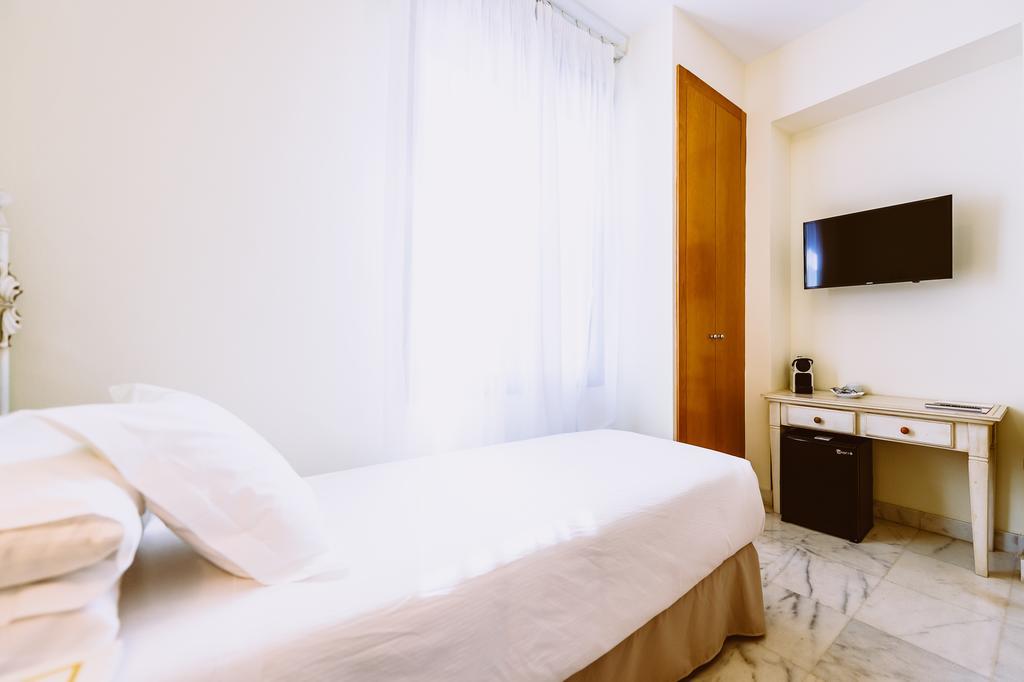 Basic Hotel Dona Manuela Seville Exterior photo